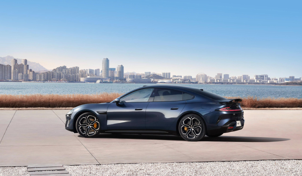 Why Jim Farley Chose a Xiaomi SU7